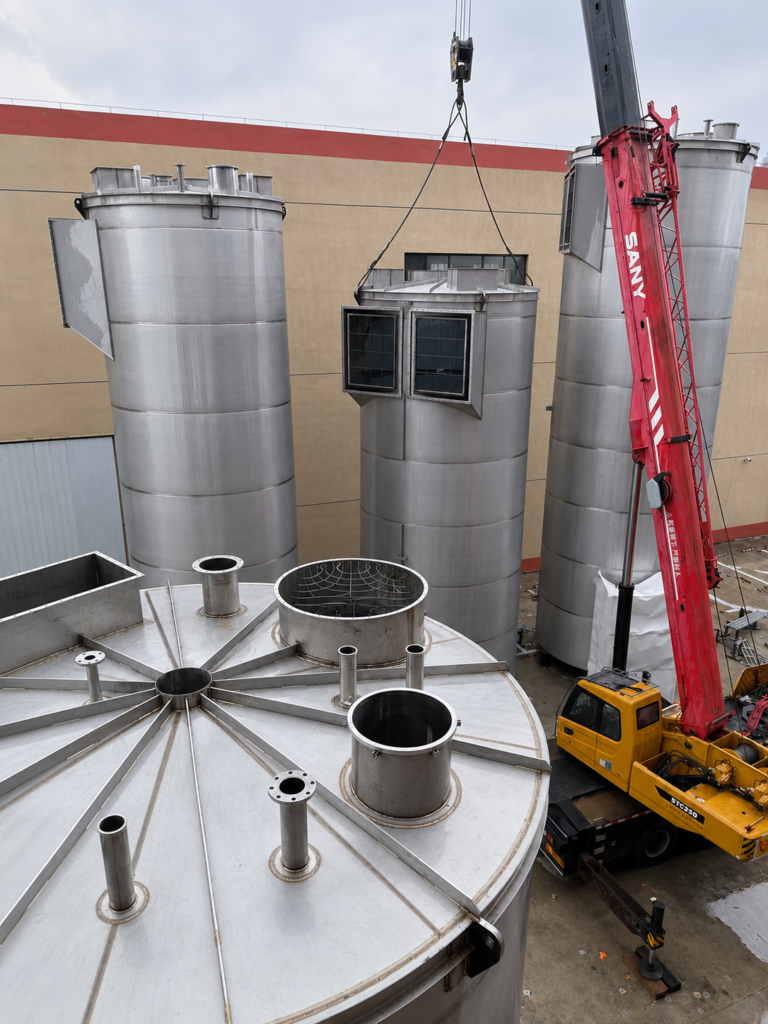 Large-capacity stainless steel storage silo